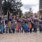 MAMBAKO lleva la fuerza de sus tambores al teatro con “Dorado: Espíritus de luz»